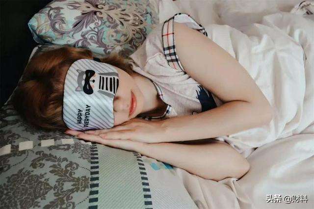 收集擦边球暴利项目(灰色暴力项目月入60万)