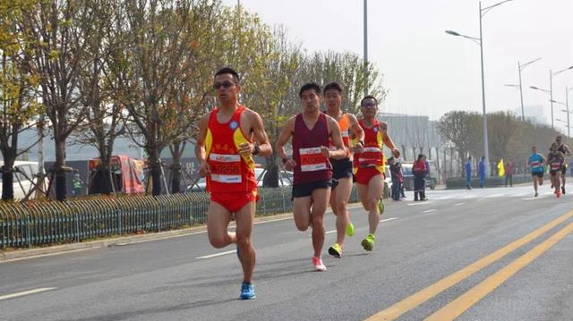 关于马拉松一般人用时多少的信息