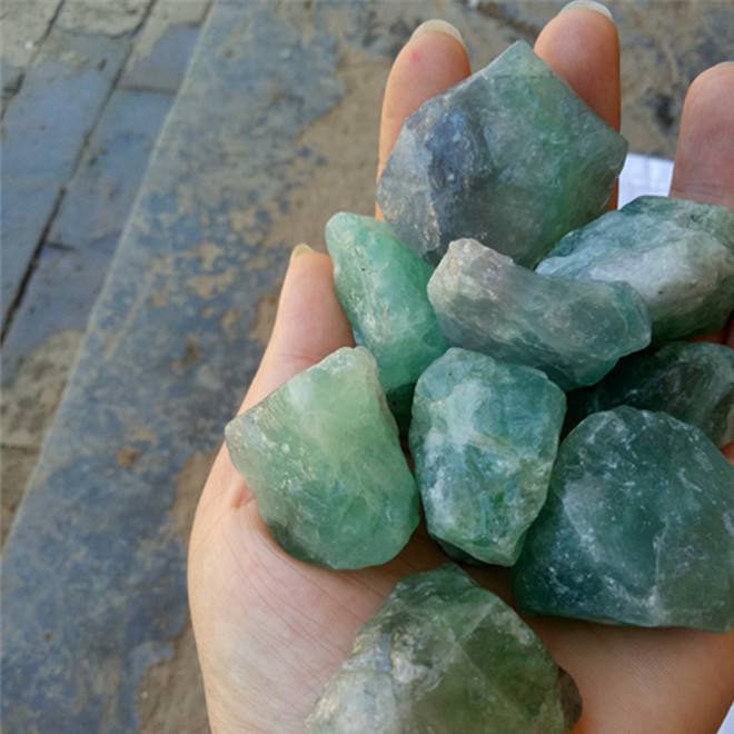 萤石矿的用处和价格(萤石矿原矿几钱一吨) 萤石矿的用处和价格(萤石矿原矿几钱一吨)